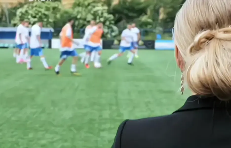 法国电影《Footballers'Moms》足球队的女老板们 - 高清完整版免费在线观看 - 足球女老板无广告播放