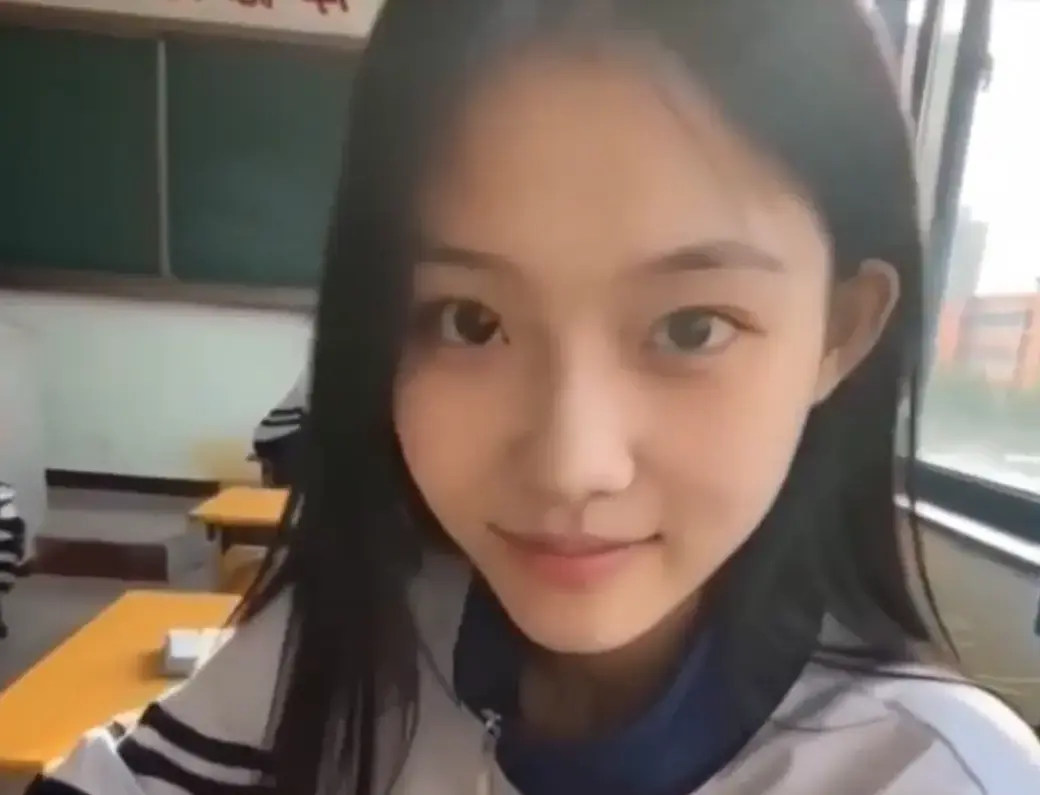 《我的十八岁女友》无删减全集在线播放 - 4K蓝光画质高甜治愈短剧 - 我的十八岁女友结局太甜免费观看